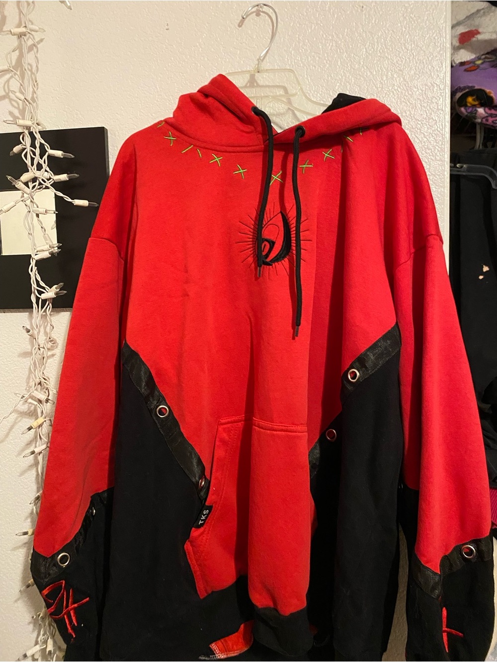Red & Black Graphic Hooded Sweatshirt with Eye Motif